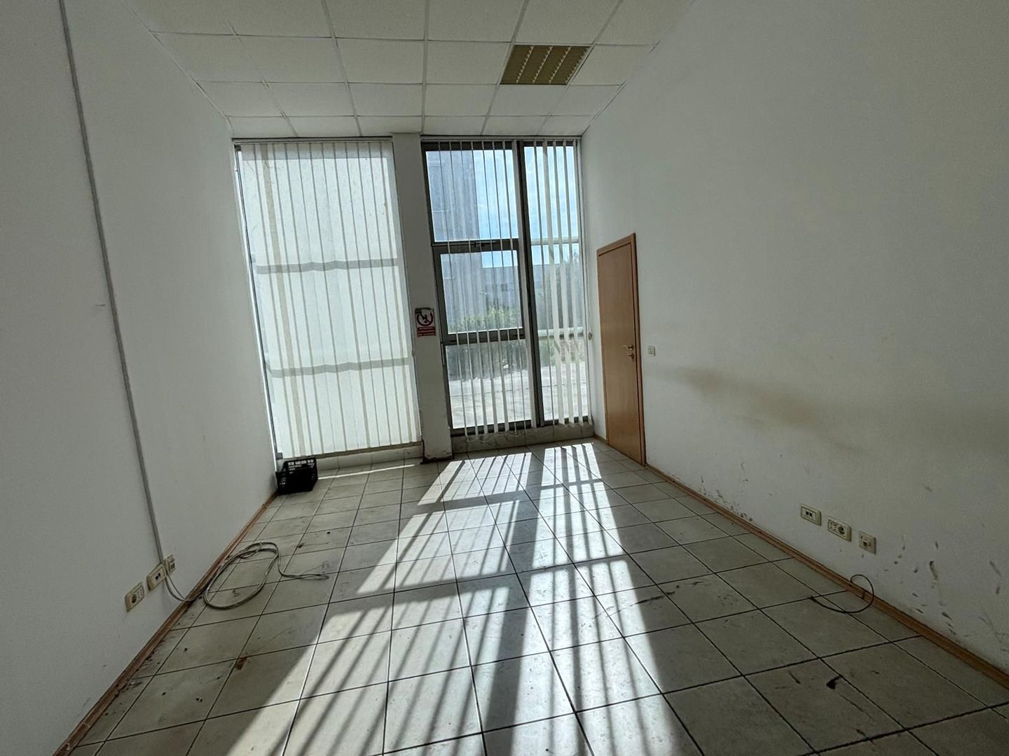 Depozit cu showroom de inchiriat de 1600 mp - Poză 10