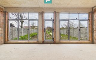 Casă la roșu cu piscină-Pârneava-767 mp teren - Poză 3