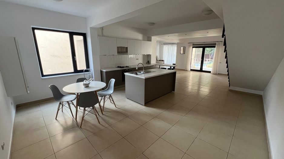 Vilă de închiriat | 4 dormitoare | Piscină | Erou Iancu Nicolae - Poză 2