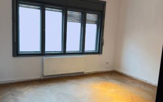 Apartament ULTRACENTRAL, 4 camere, decomandat - Poză 1