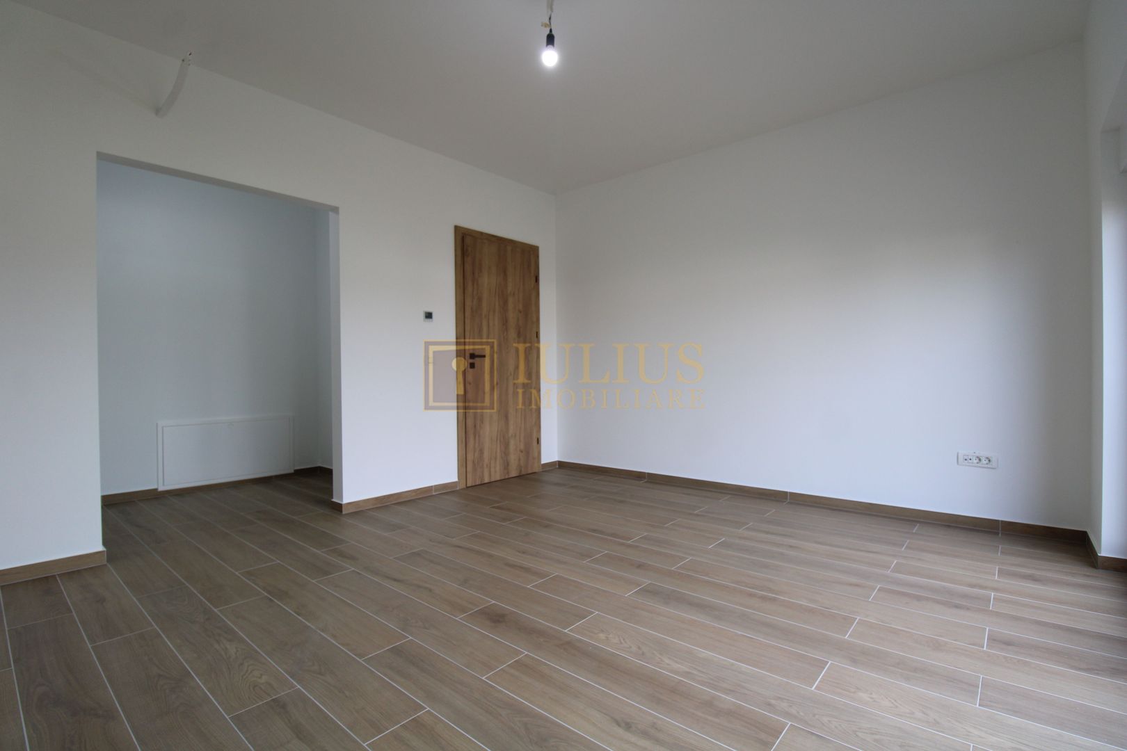 Casa zona Lunei, 5 camere + 3 bai, centrala proprie, rezidential sau birouri ! - Poză 35