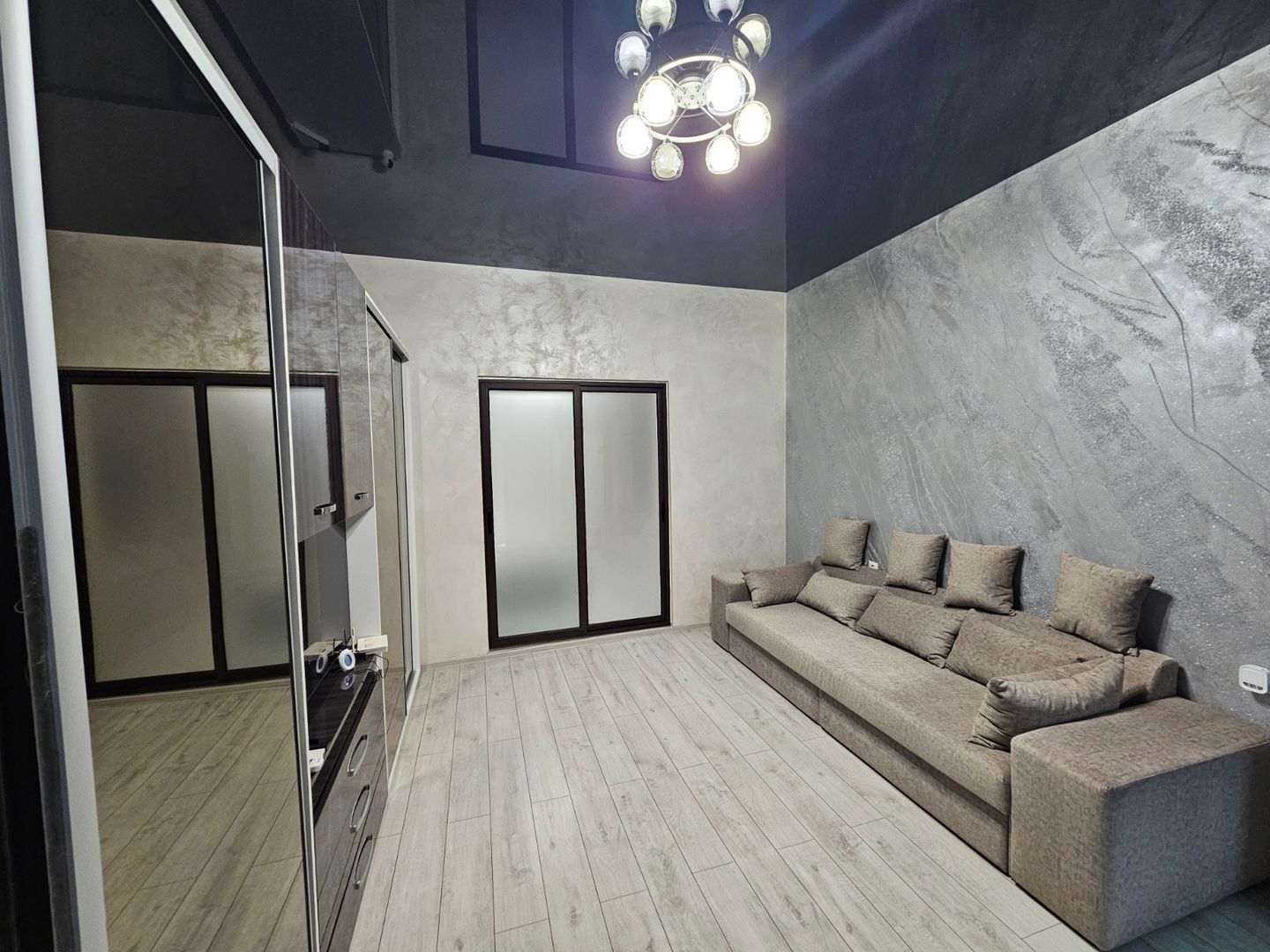 De vanzare  casa 2 camere, renovata -Piata Centrala, 89.000 euro - Poză 6