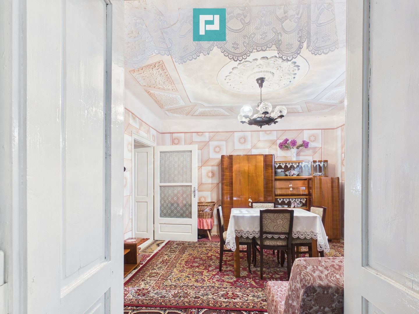 Casă cu 4 camere toate utilitățile și 1150mp teren - Poză 5