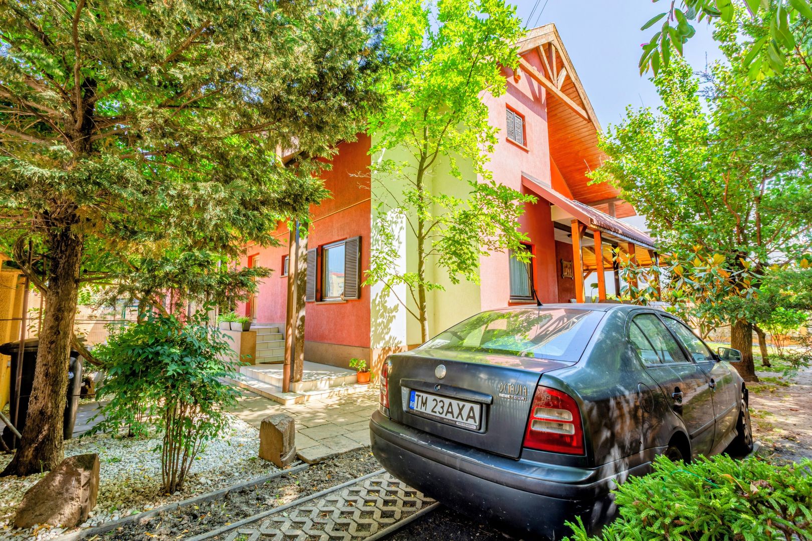 Vilă S+P+M, 2 fronturi stradale, ideală locuit/birouri/clinică, grădiniță, etc - Poză 1