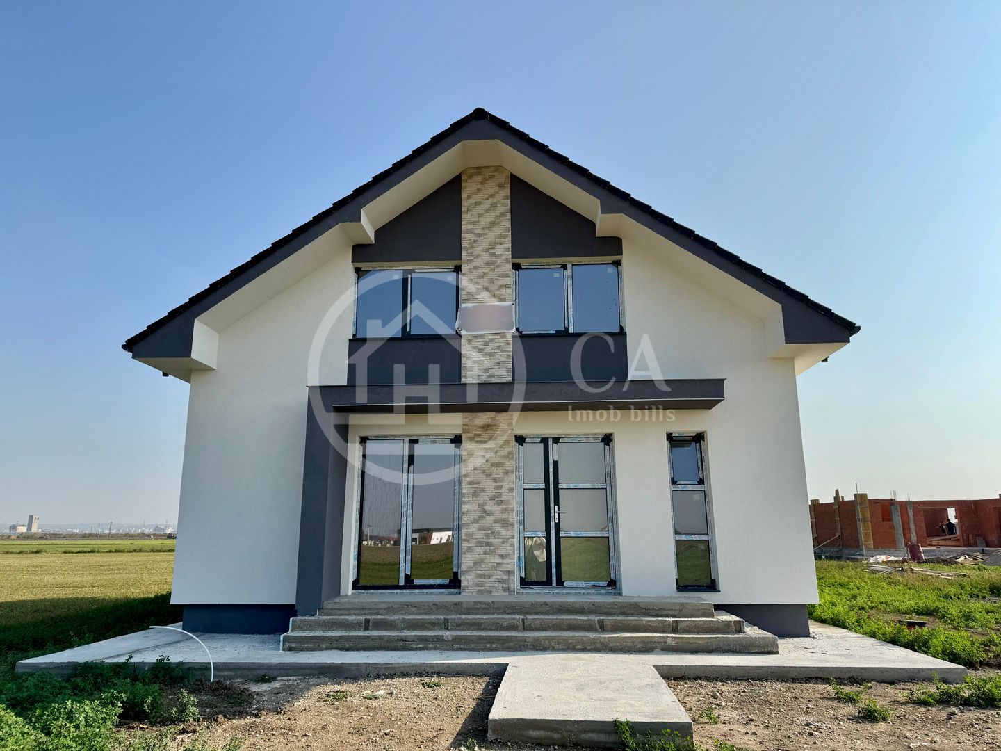 Casă de vânzare cu 4 camere in Sântandrei, Bihor - Poză 1