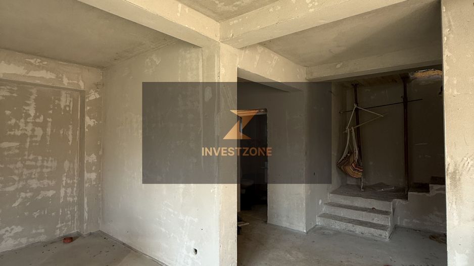 Casă spațioasă cu teren 806 mp - Poză 11