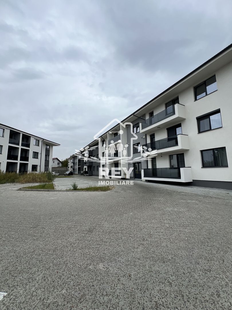 Apartament 3 camere,2 bai,2 balcoane, loc de parcare,Selimbar/Primarie - Poză 1