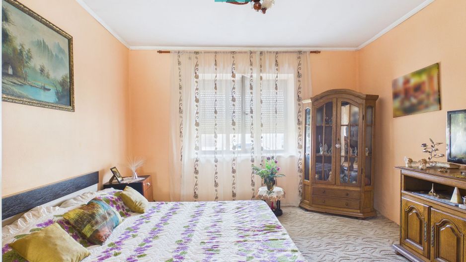 Casă cu 3 camere din văiugă în Macea - Poză 5