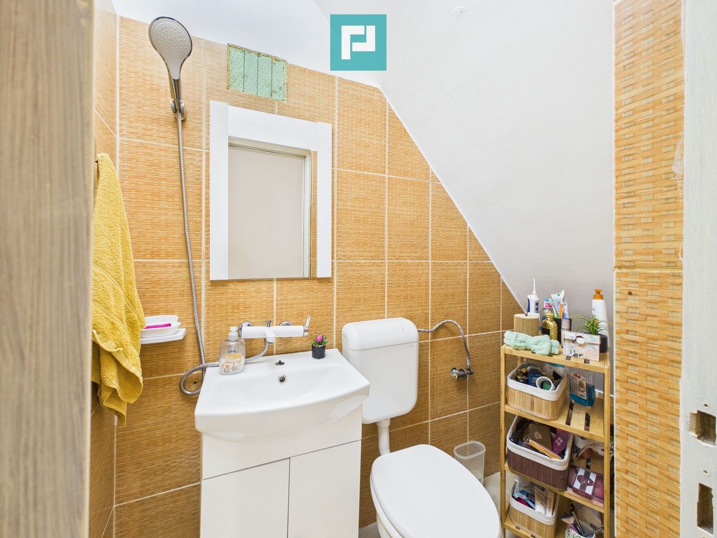 Casa cu 6 camere in Parneava - Poză 8