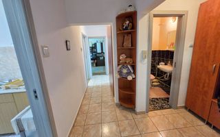 Apartament 3 camere, 65 mp utili, 2 bai, etaj 2, Cetate, zona Stadion - Poză 5