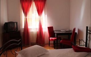 Casa single P+ E , in cartierul Strand - pretabila pentru pensiune sau locuinta - Poză 6