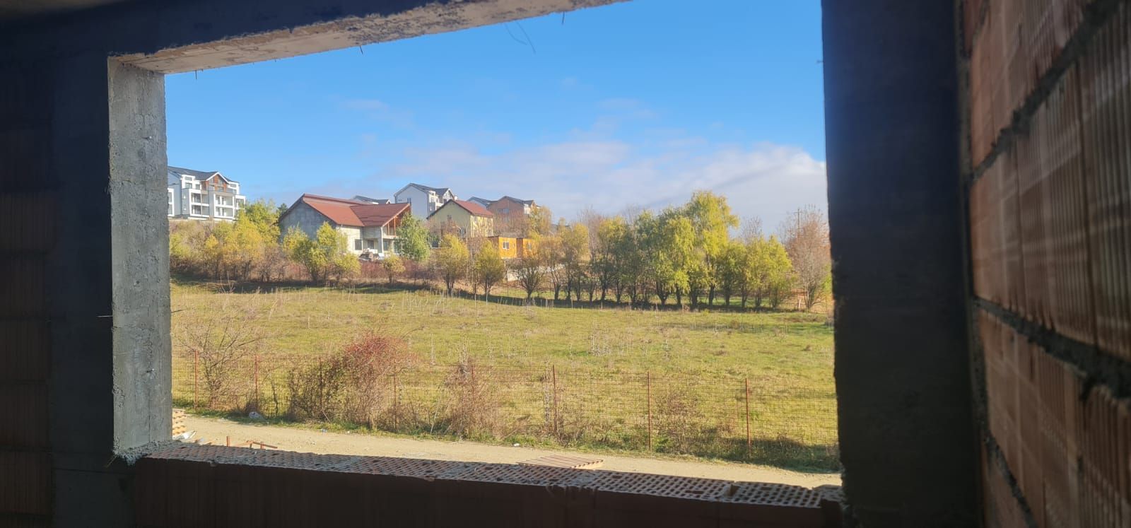 Casa de vânzare tip înșiruita la intrare in Cristian - Poză 10