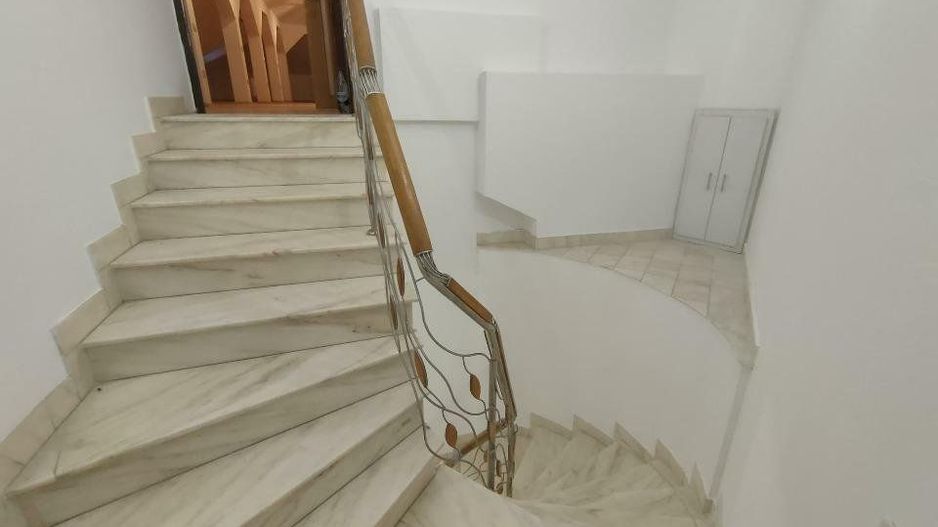 BDUL DACIA, PIATA GEMENI,  2 etaje SPATIU BIROURI - Poză 6