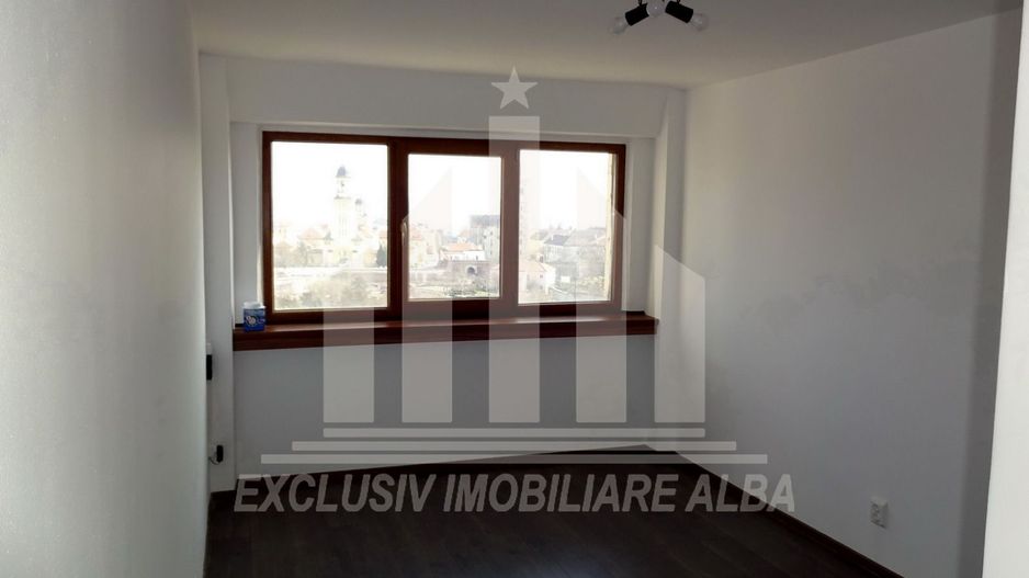 Apartament cu 4 camere decomandate, Cetate, M-uri - Poză 4