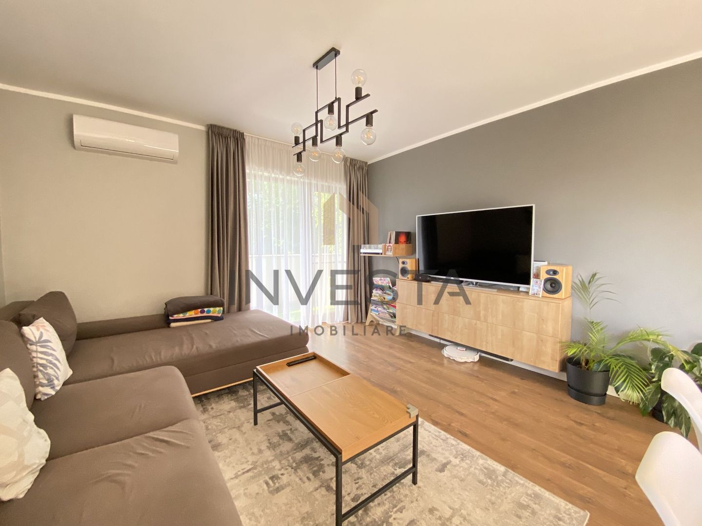 Apartament cu 3 camere si terasa, ansamblul Luminia, Europa - Poză 1