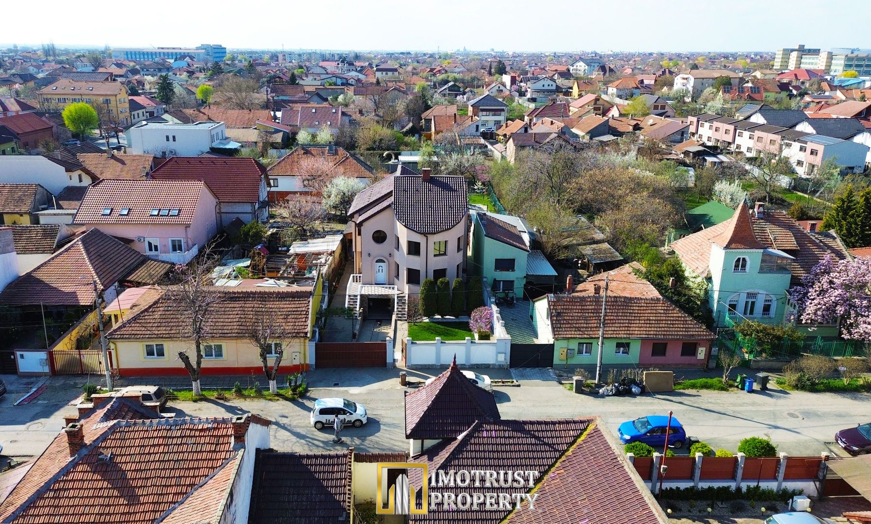 🏡 VILA DEOSEBITĂ DE VÂNZARE ÎN ARAD – ZONA CENTRALĂ - Poză 2