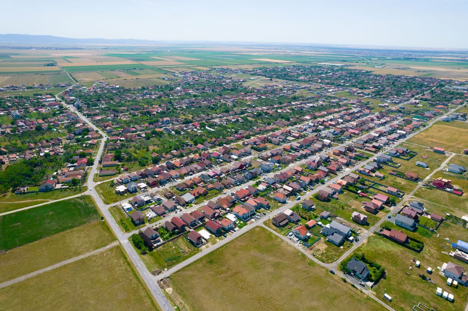 Casă la roșu în Livada - Poză 6