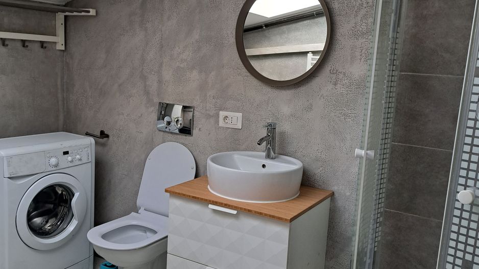 Studio cochet de închiriat în mansardă, inima orașului! - Poză 7