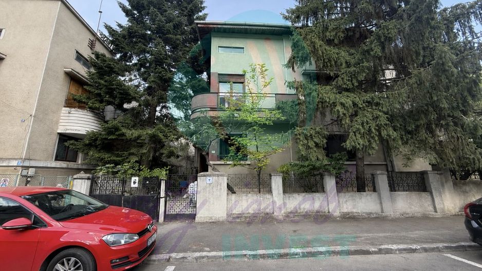 Proprietate rara pe o strada boema - Poză 1