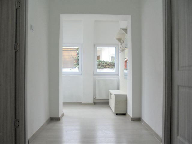 In centrul orasului! Vanzare casa renovata in Targoviste - Poză 8