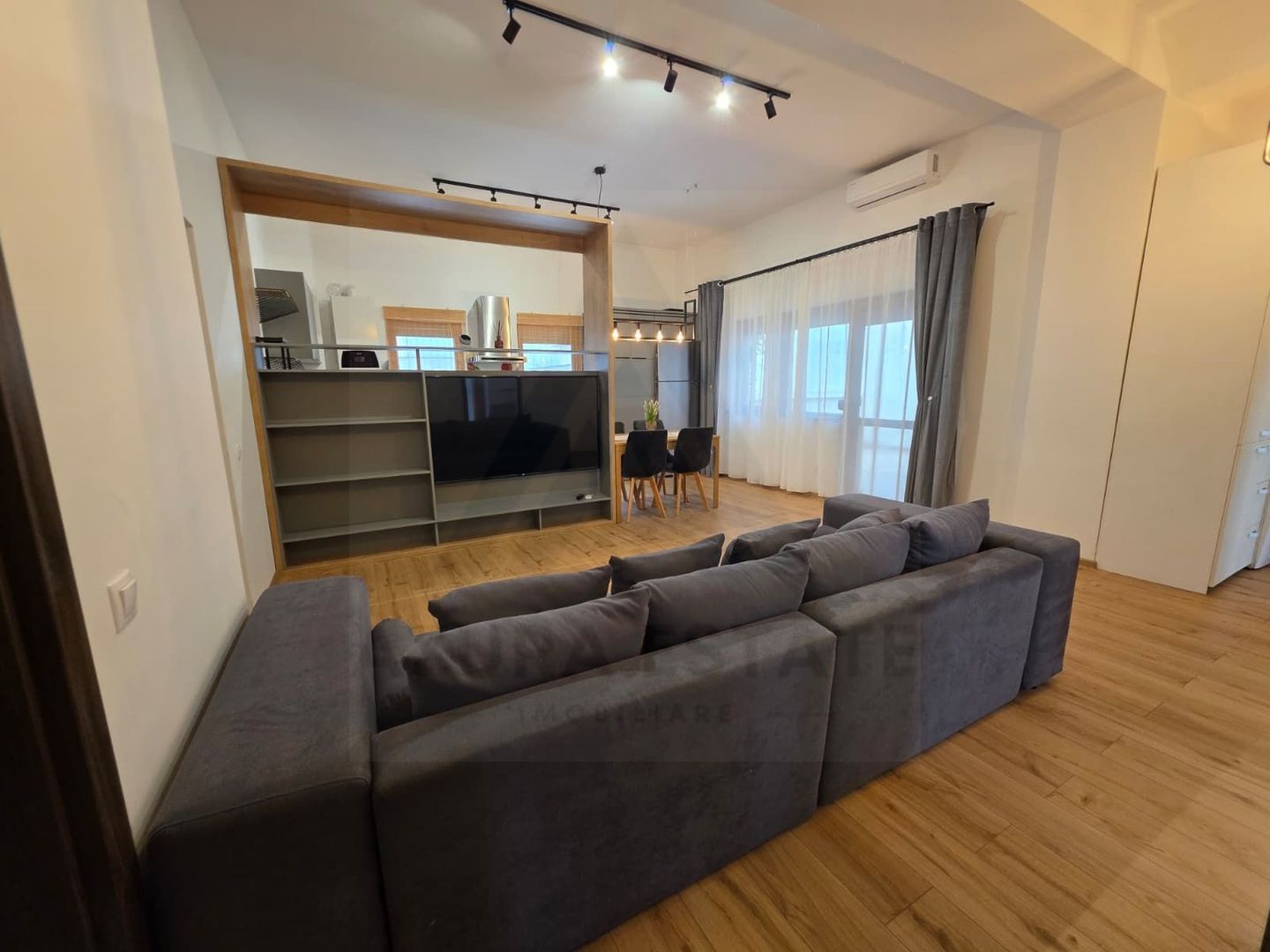 Penthouse spatios 80 mp utili 2 balcoane si terasa parcare Selimbar - Poză 3