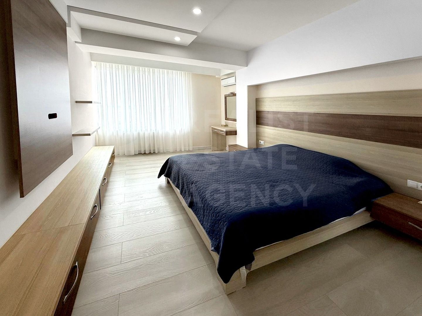 Chirie, apartament, 3 camere + living, strada București, Centru - Poză 8