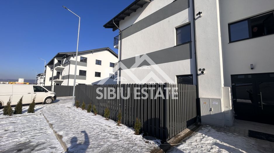 Apartament modern 2 camere, pod amenajabil, balcon,  parcare inclusa - Poză 1