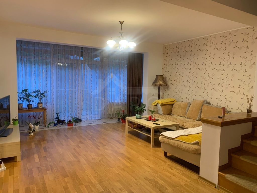 Se inchiriaza casa 3 dormitoare, living, dining, garaj Str Muntenia - Poză 1