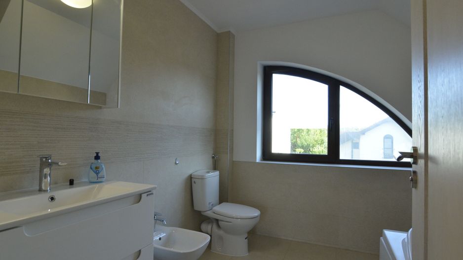 Inchiriem casa noua individuala 4 camere cu garaj - Poză 23