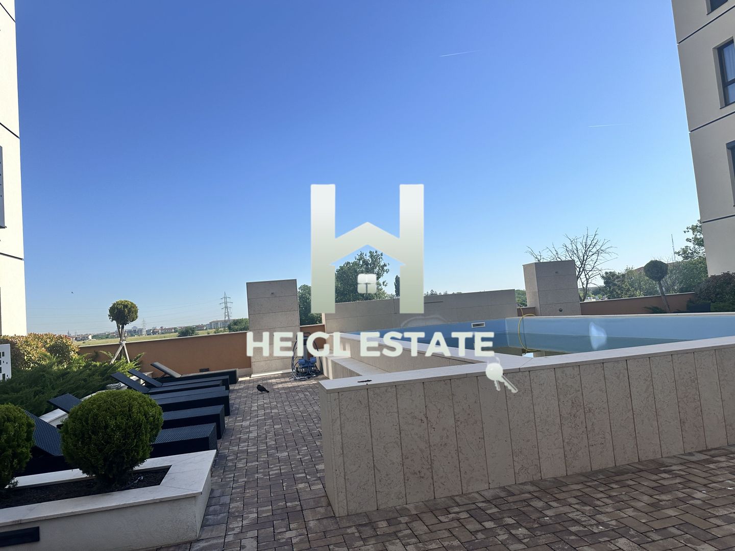 Heigl Estate vă propune spre închiriere un apartament cu 2 camere si piscina - Poză 5