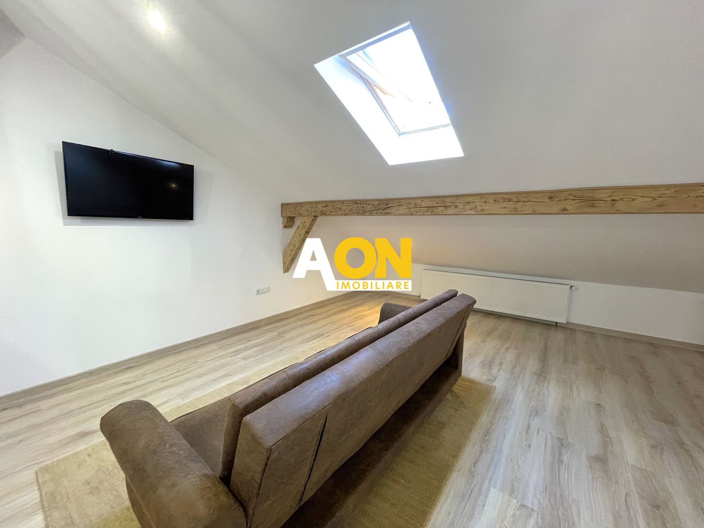 Apartament cu 3 camere, balcon si scara interioara - Poză 11