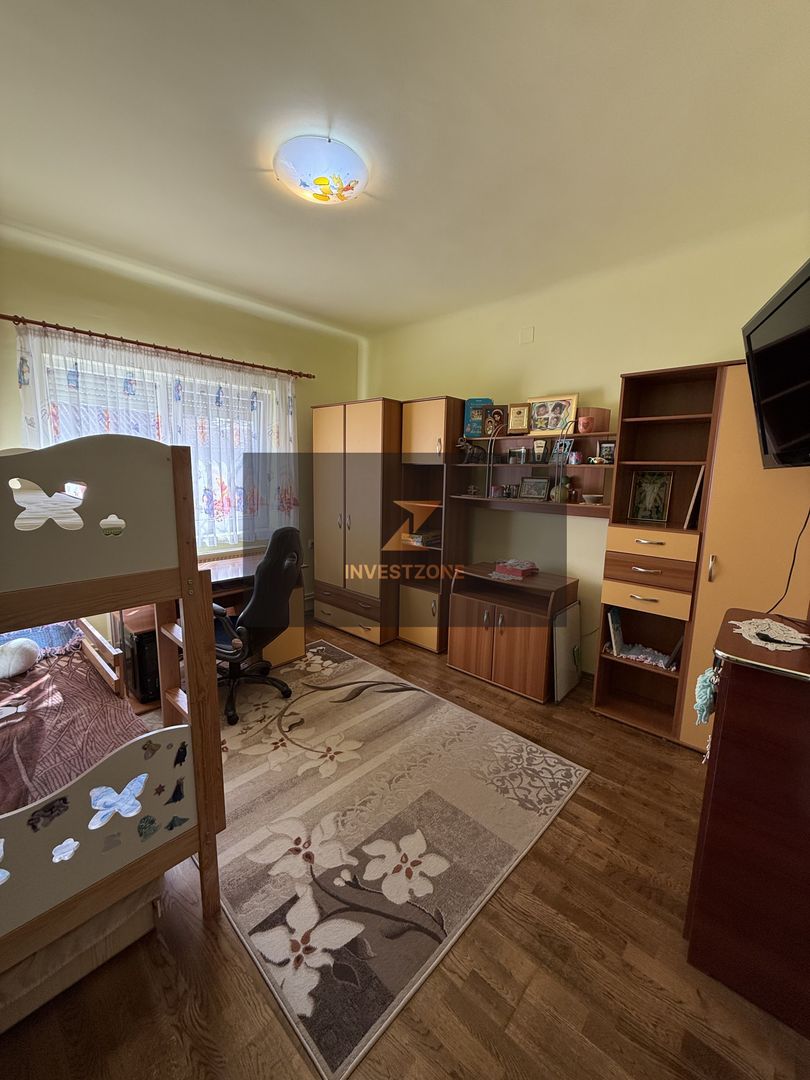 Apartament la casă cu curte proprie 311 mp și acces auto Ioșia, Oradea - Poză 12