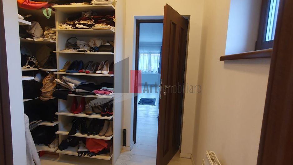 Vila superba Tunari cu piscina - Poză 17