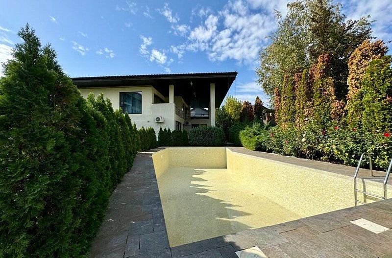 Vila lux de vanzare in cel mai dorit complex din Erou Iancu Nicolae-locatie rara - Poză 38