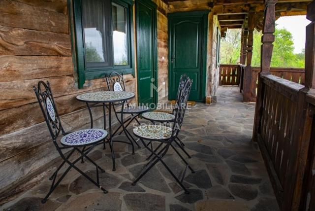 Pensiune agroturistică: 3 case tradiționale + teren în Desești - Poză 15