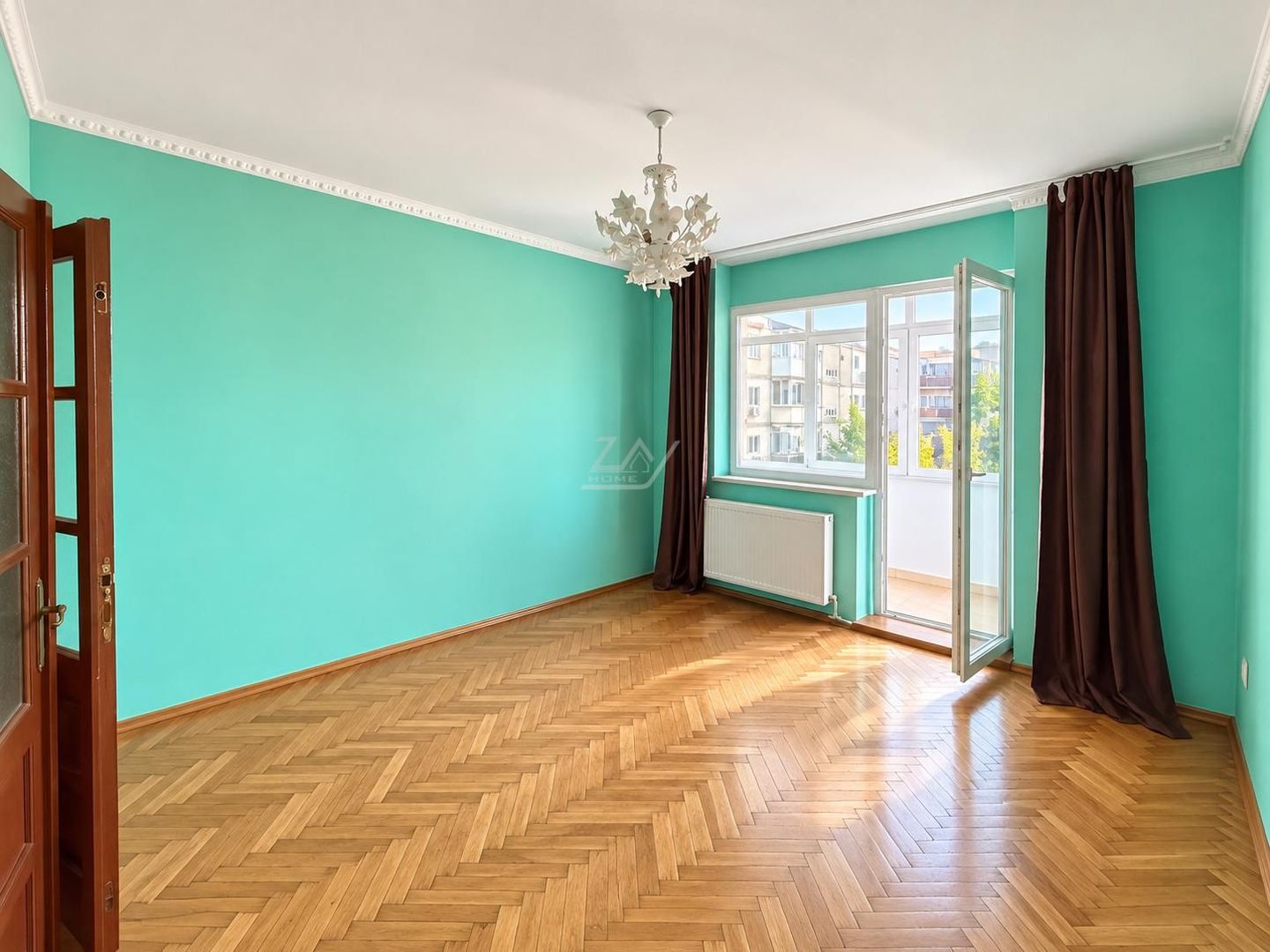 Bloc tip asociatie - zona Kiriac. 4 camere, 3 balcoane. Garaj si boxa. - Poză 12