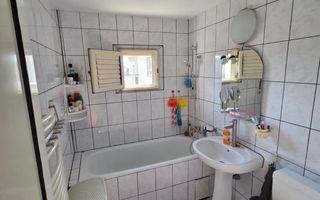 Apartament cu 3 camere, 2 bai, Intre Lacuri, zona Darius Pizza ! - Poză 6