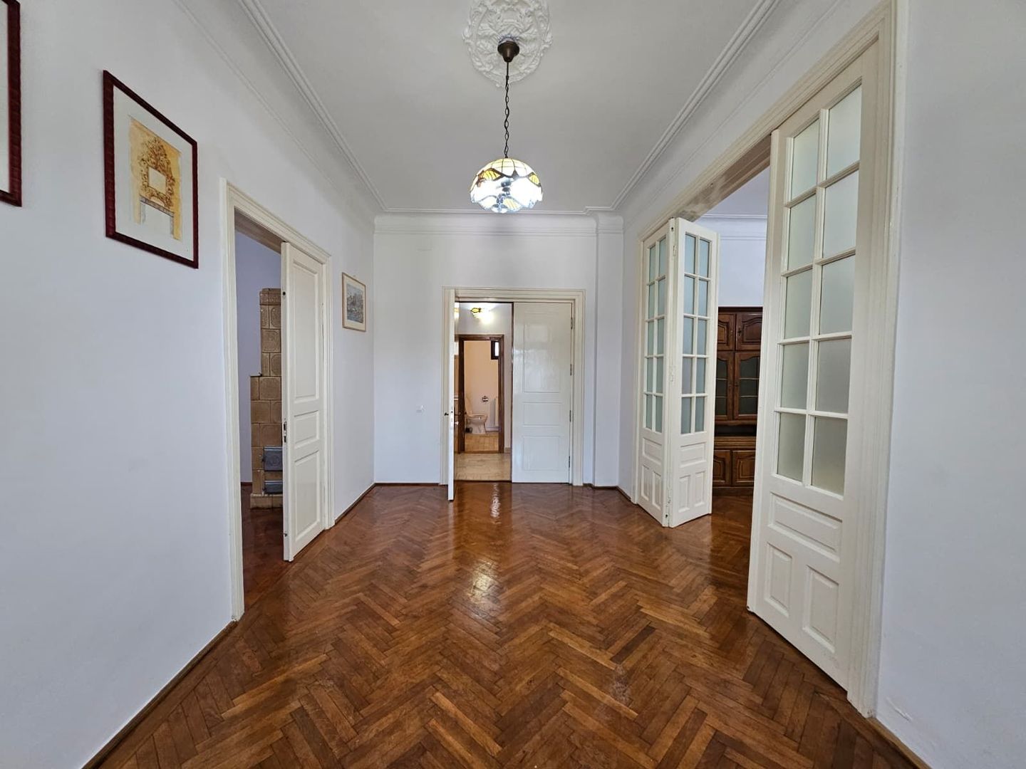 Casa eleganta cu tavane inalte si gradina superba - Poză 4