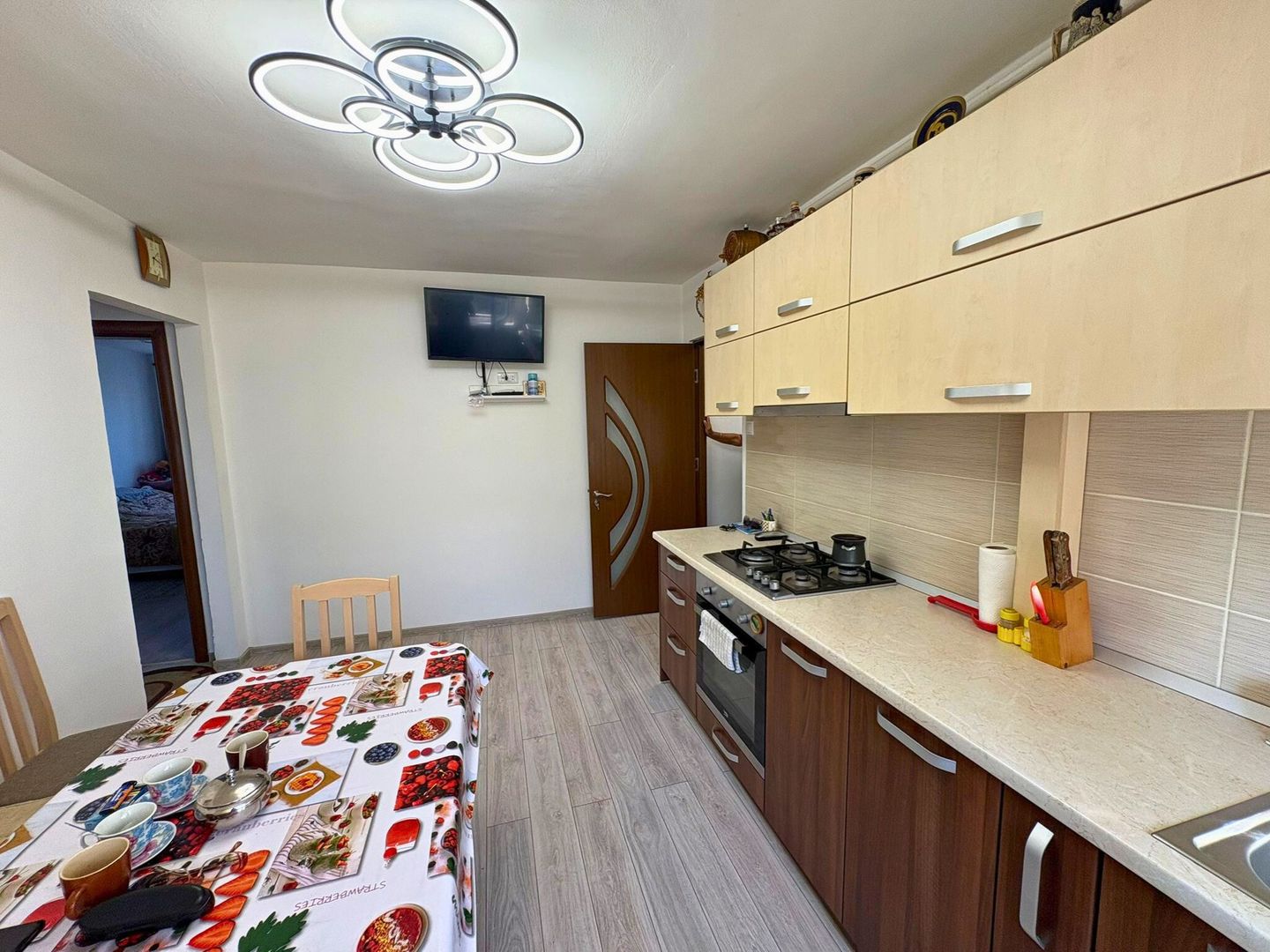 Apartament 2 camere decomandat zona Simeria (lângă piața Dolar) - Poză 2
