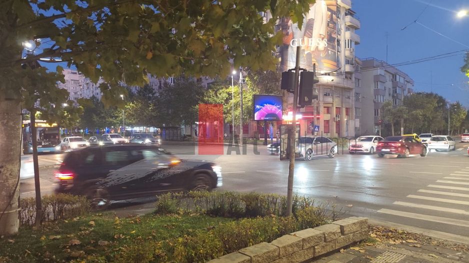 Spatiu stradal Decebal, trafic pietonal - Poză 4