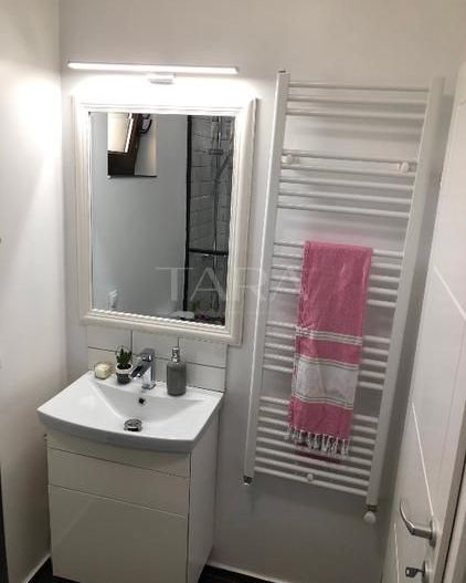 Duplex deosebit cu grădină, terasă amenajată și vedere spre natură. - Poză 10