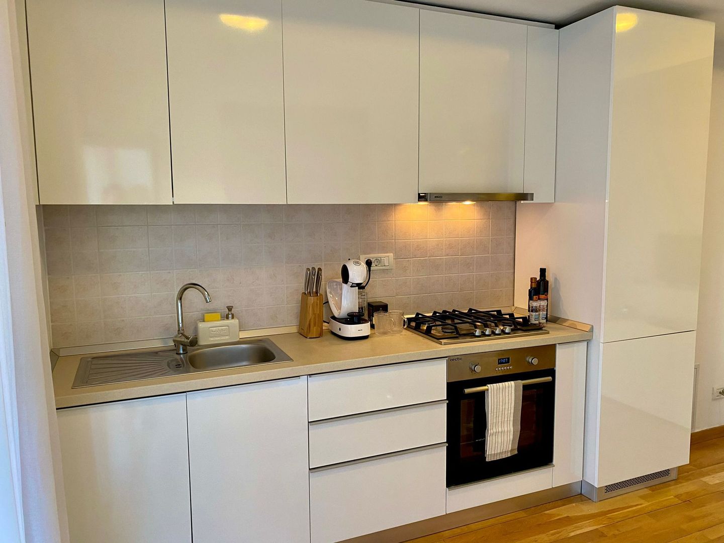 Apartament cu 3 camere si loc de parcare subteran - Poză 4