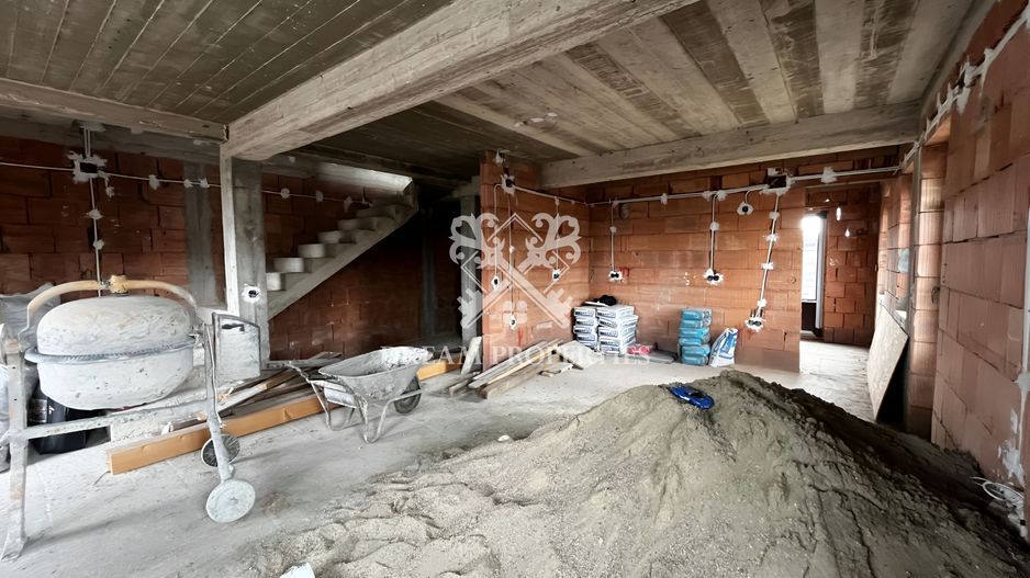 Duplex de vanzare 4 camere, 2 bai, teren 240 mp, intrare Chinteni - Poză 8