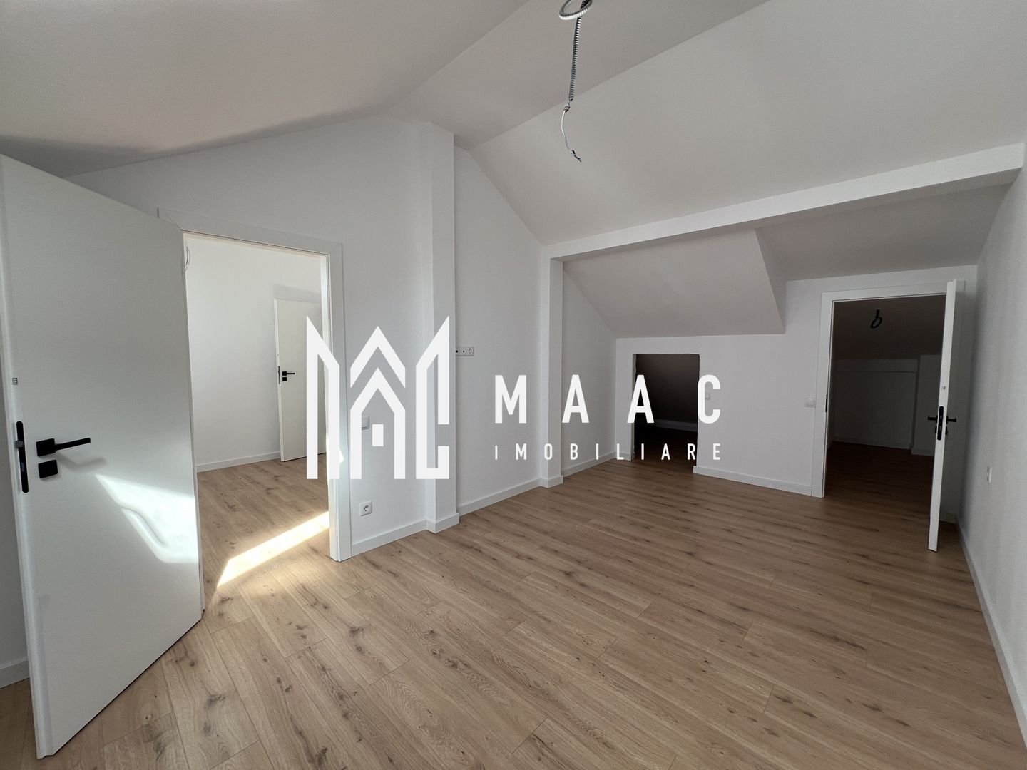 Penthouse Elegant pe 2 Niveluri cu Terasă și Vedere Superbă - Poză 9