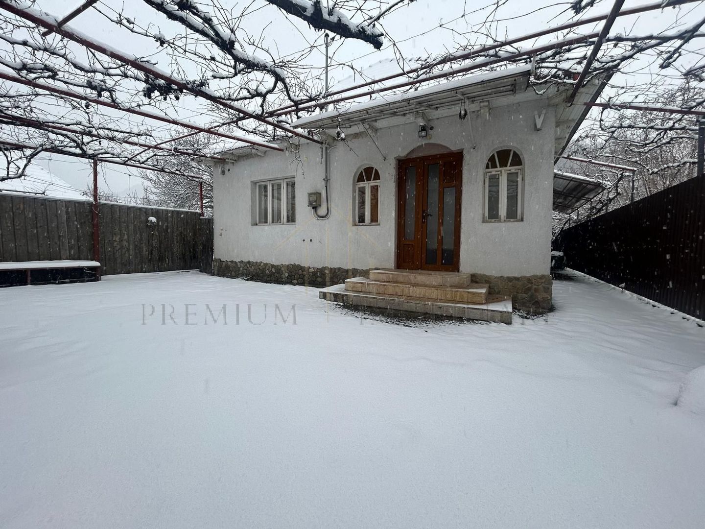 Casă batraneasca+ teren 999 mp intravilan în Oituz - Poză 1