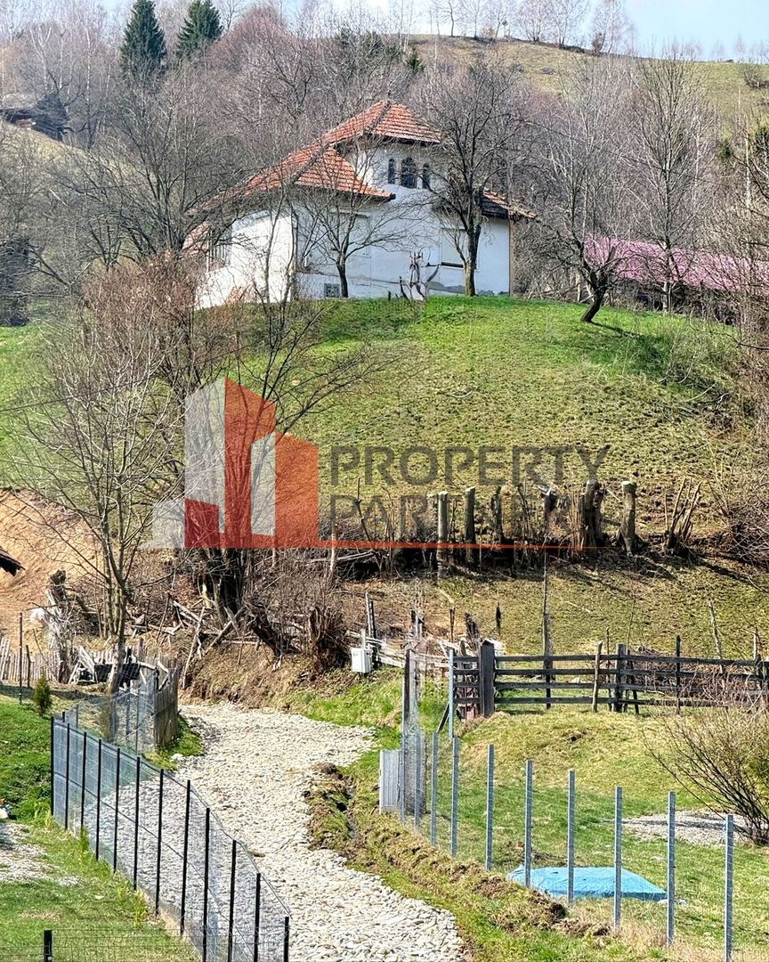 Casă autentică cu teren de 11.150 mp – Bran, Șimon | vedere Bucegi - Poză 14