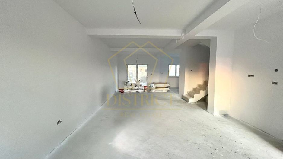 Duplex cu 4 camere despărțit prin camera tehnica | Mosnita Noua - Poză 6
