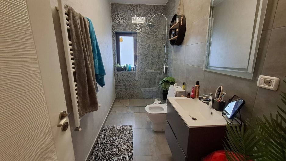 Casa in cartier exclusivist - Poză 19