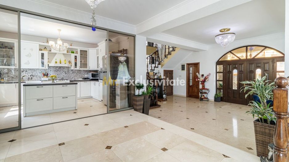 Vila impresionata 550mp util, 300mp teren - Poză 33