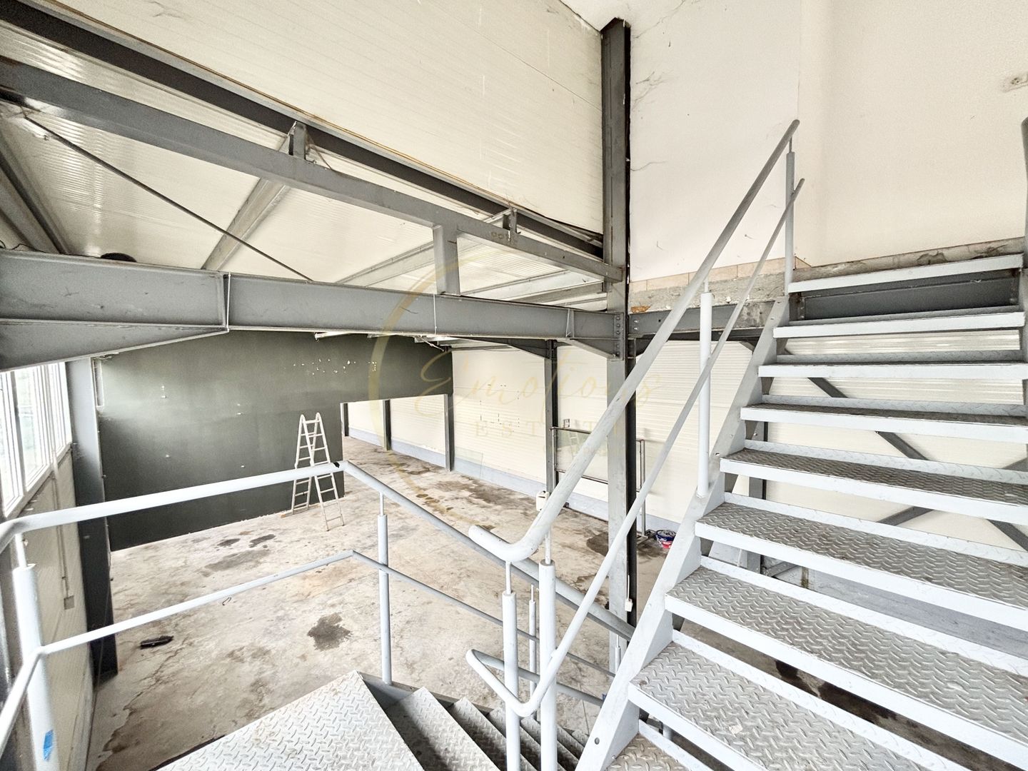 Hala nouă de închiriat — 310 mp utili, vizibilitate excelentă, dotări premium - Poză 6